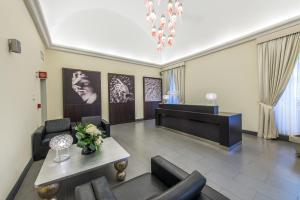 Palazzo Caracciolo Naples的休息区