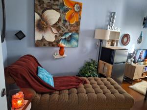 a living room with a couch and a painting on the wall at Downtown Abbey @ DODD in Atlanta