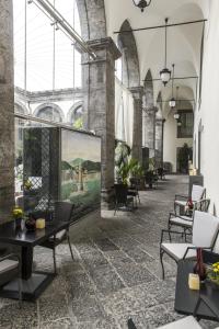 Palazzo Caracciolo Naples的休息区
