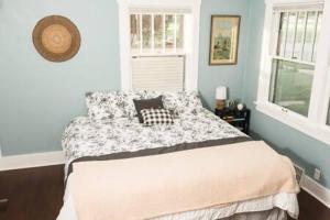 a bedroom with a large bed with pillows on it at 4bd 2b 10gst Fenced Yard NEW Spacious Retreat in Lincoln