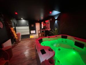 Fotografie z fotogalerie ubytování Lov’&Spa v destinaci Pont-à-Vendin