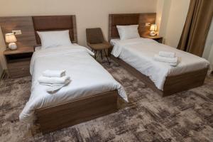 Postel nebo postele na pokoji v ubytování Aeka hotel