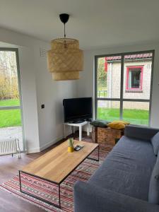 a living room with a couch and a coffee table at Villa vakantiehuis in Ewijk