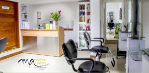 a salon with chairs and a counter in a room at La Preferida in Lima