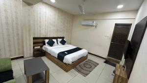 a bedroom with a bed and a television in it at Hotel New Shiv Kunj in Vadodara +31 photos