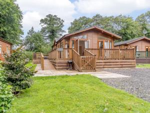 a home with a large deck and a house at 2 Bed in Okehampton 85432 in Okehampton