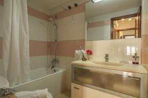 Koupelna v ubytování Apartamento NICE4YOU by Rentallorca + 22 fotografií