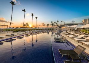 Bazén v ubytování Royalton Bavaro, An Autograph Collection All-Inclusive Resort & Casino nebo v jeho okolí