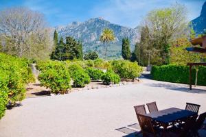 A general mountain view or a mountain view taken from the country house