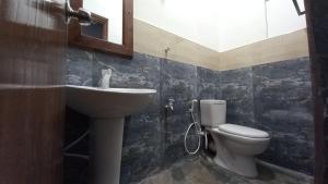 Koupelna v ubytování Sewana Guest INN + 30 fotografií