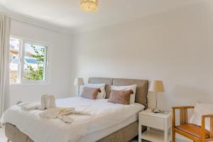 キレニアにあるFamily-Friendly Apartment Just Steps Away from the Seaのギャラリーの写真