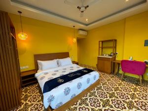 Postel nebo postele na pokoji v ubytování Rudra Sahashrara Bali - Ayurvedic - Health and Wellness Resort