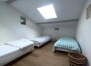 A bed or beds in a room at Arcachon le Moulleau maison moderne 3 chambres climatisation - 250m de la plage