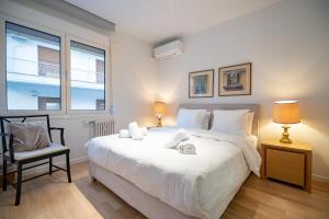 En eller flere senger på et rom på Kolonaki athens 2 bedrooms 4 persons flat by MPS