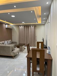Fotografie z fotogalerie ubytování luxury 2 bedroom apartment in Rehab city v Káhiře