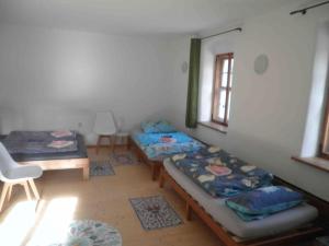 a room with two beds and a table at Erholen im Kranichhof, Garten, Sauna - Nähe Heide in Mockrehna