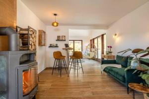 Kuchyň nebo kuchyňský kout v ubytování Nature Retreat Pool, Hot Tub, Sauna, Hiking-Caves