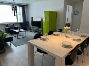 a dining room with a table and a green refrigerator at Saunallinen kolmio Tampereen ydinkeskustassa in Tampere