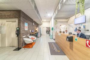 a store with a counter and two men sitting at a counter at Montempô Bordeaux Centre - Bassins à flot in Bordeaux