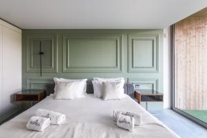 a bedroom with a white bed with two pillows on it at Golfe Villa ' Paraíso de Luxo ' Piscina Aquecida in Ponte de Lima +38 photos