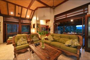 Posezení v ubytování Palm Bliss Villa - A Central Balinese Pool Oasis + 23 fotografií