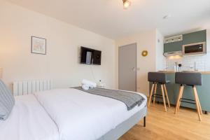 Et tv og/eller underholdning på Lille Hypercentre equipped studio for 2 people! + 10 billeder