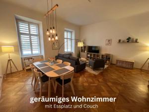 a living room with a table and a couch at Wohnen im Herzen von Graz in Graz