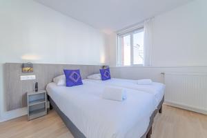 Montempô + Apparthôtel Toulouse Cité Internationale客房内的一张或多张床位