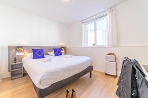 Montempô + Apparthôtel Toulouse Cité Internationale客房内的一张或多张床位