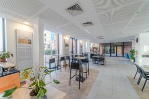 Montempô + Apparthôtel Toulouse Cité Internationale餐厅或其他用餐的地方
