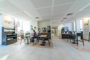 Montempô + Apparthôtel Toulouse Cité Internationale餐厅或其他用餐的地方