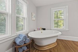 Φωτογραφία από το άλμπουμ του Prime West Hartford Center Location- Historic Gem σε West Hartford +18 φωτογραφίες
