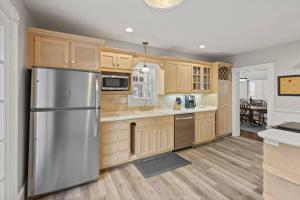 Η κουζίνα ή μικρή κουζίνα στο Prime West Hartford Center Location- Historic Gem