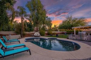 Bazén v ubytování Scottsdale Oasis Heated pool and Spa nebo v jeho okolí