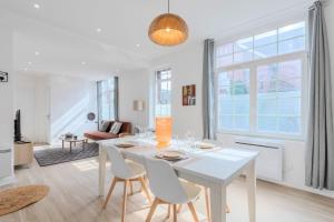 Ruang duduk di Marcq en Baroeul two-bedroom bright and equipped