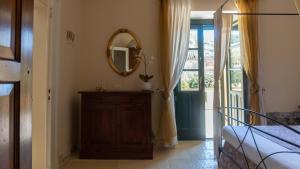 a bedroom with a mirror and a dresser and a bed at Villa Il Casale Onifai in Onifai