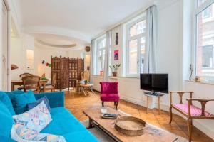 Et tv og/eller underholdning på Center apartment with lots of charm