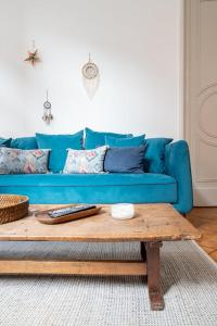 Et opholdsområde på Center apartment with lots of charm