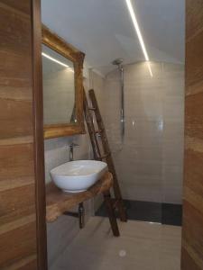 Ein Badezimmer in der Unterkunft B-Lake Apartment Bellagio