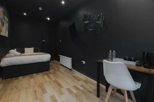 Postel nebo postele na pokoji v ubytování Amsterdam Hotel