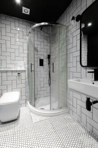 Koupelna v ubytování Amsterdam Hotel + 15 fotografií