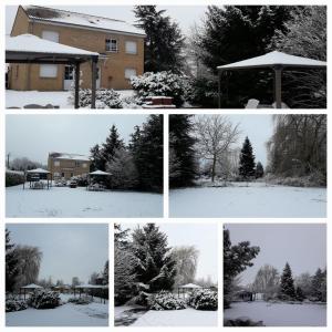 un grupo de cuatro fotos de una casa con nieve en La Résidence des Fleurs, en Lecelles