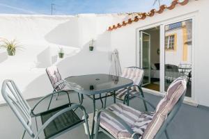 Rõdu või terrass majutusasutuses Home near Évora's main square with private terrace