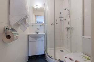 a bathroom with a shower and a toilet and a sink at Hotel Orion in Rotterdam