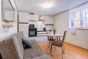 Køkken eller tekøkken på Apartmani Medena, Cres