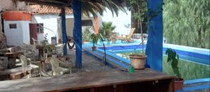 Bazén v ubytování Hotel la Palca Chica nebo v jeho okolí