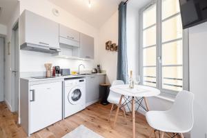 Charming City Center Studio 302