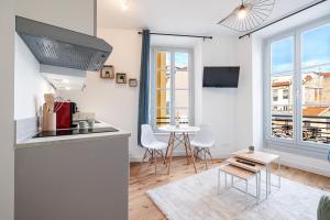Charming City Center Studio 302