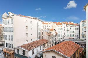 Charming City Center Studio 302
