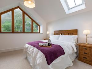 Postel nebo postele na pokoji v ubytování 4 Bed in Croyde 62949